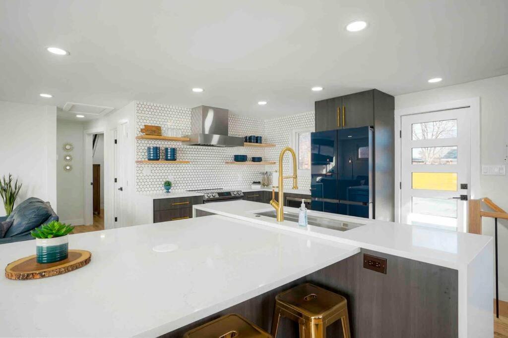 Villa Sleeps 16 - 15 Min/Downtown, 10 Min/Medical Center Aurora Exterior foto