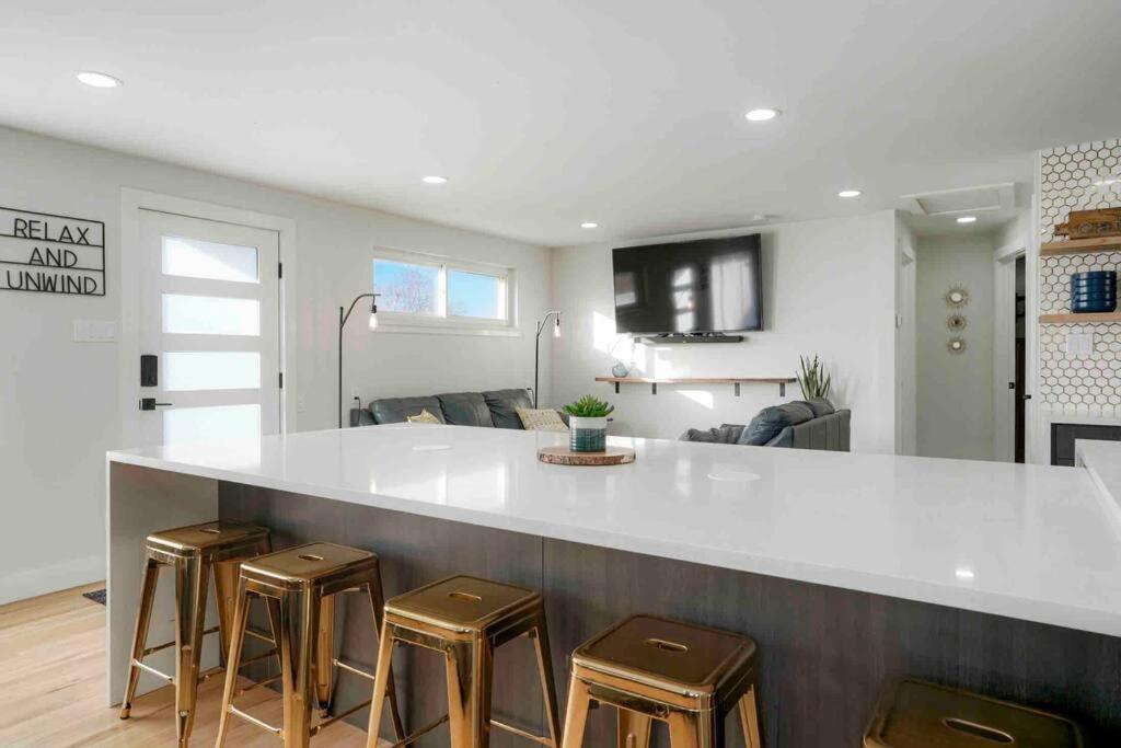 Villa Sleeps 16 - 15 Min/Downtown, 10 Min/Medical Center Aurora Exterior foto